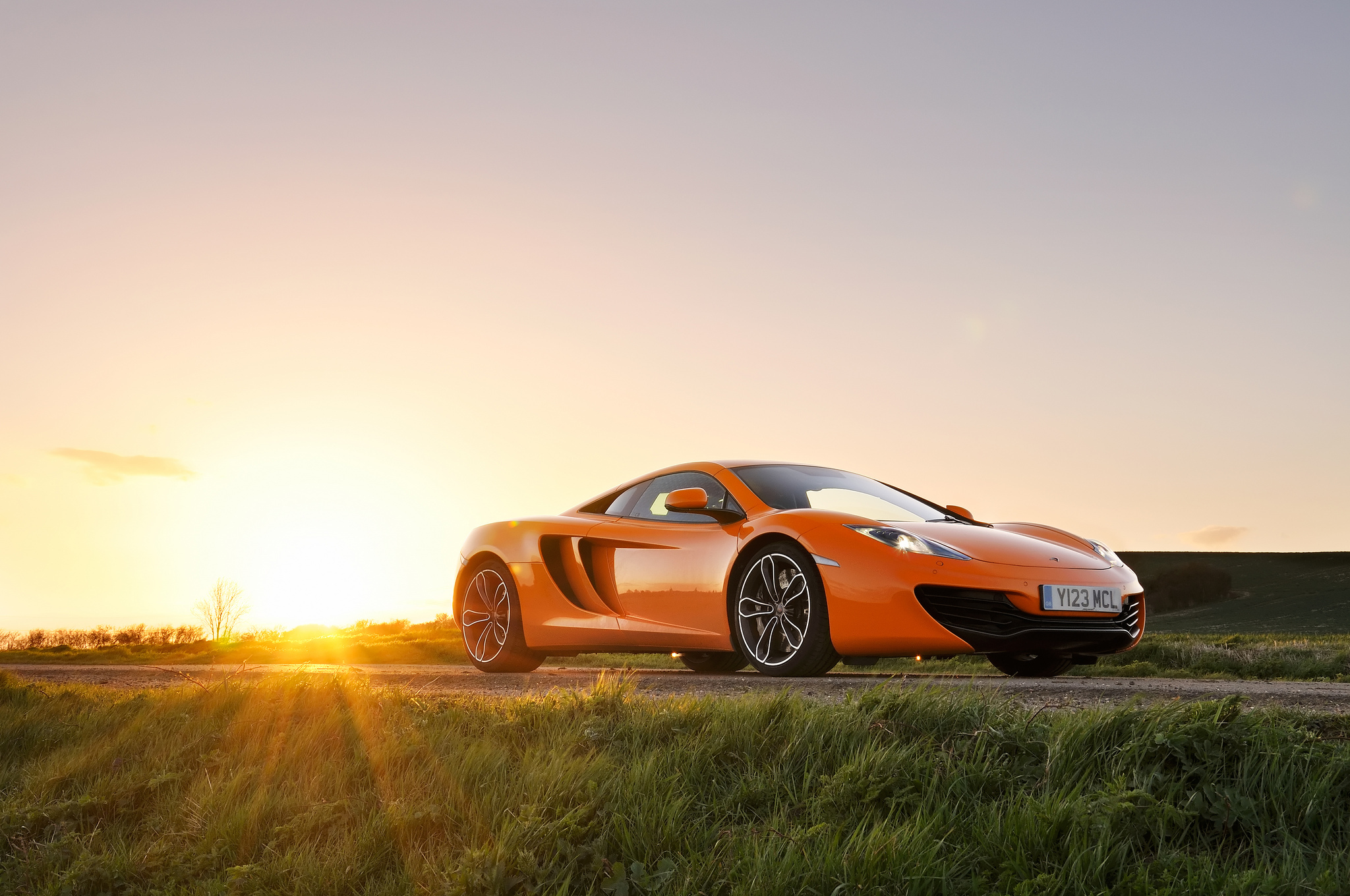 Скачать mclaren, mp4-12c, orange, front, макларен, солнце, блики обои на рабочий стол