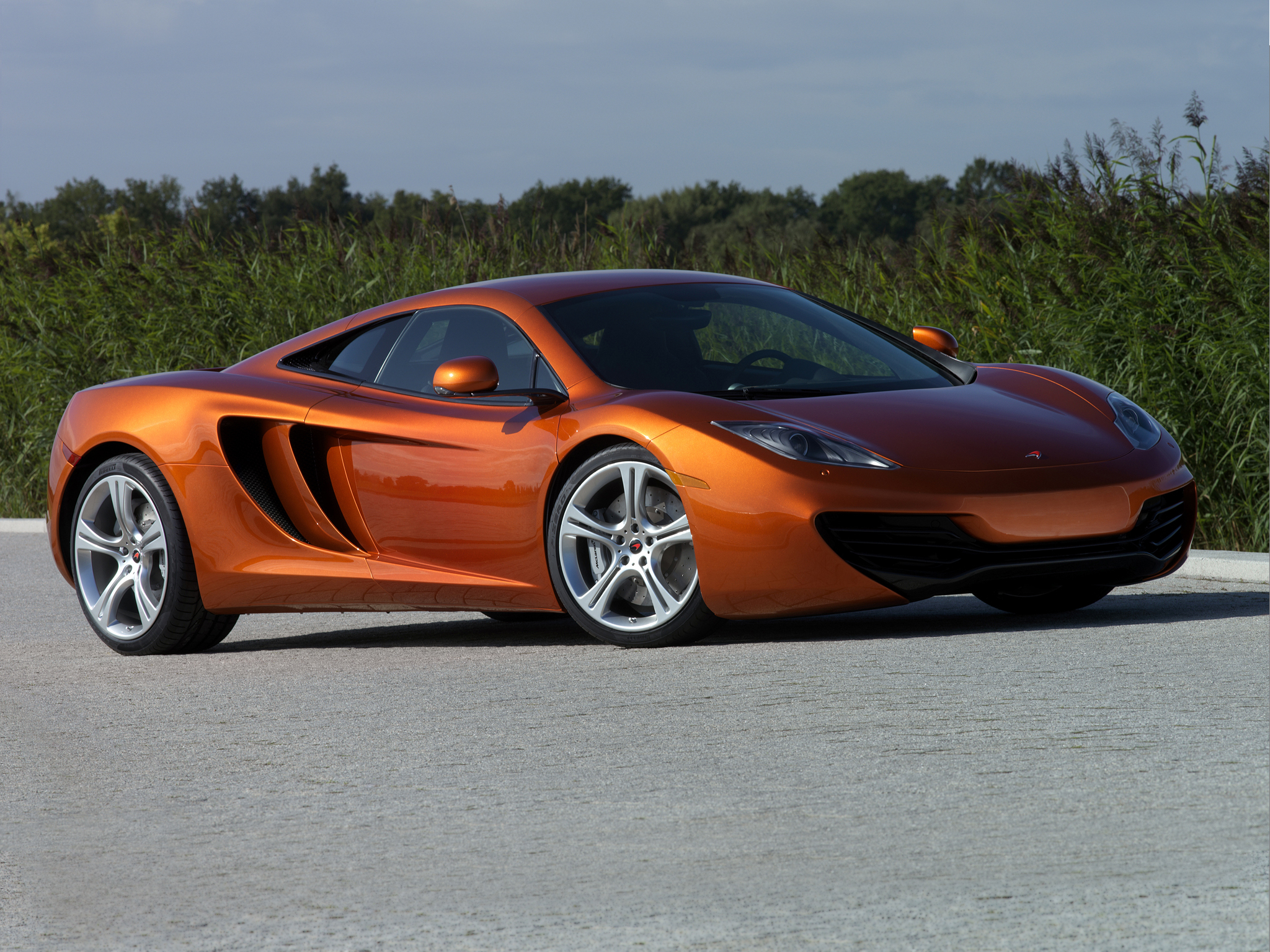 Скачать mclaren, mp4-12c, оранжевый, вид сбоку обои на рабочий стол