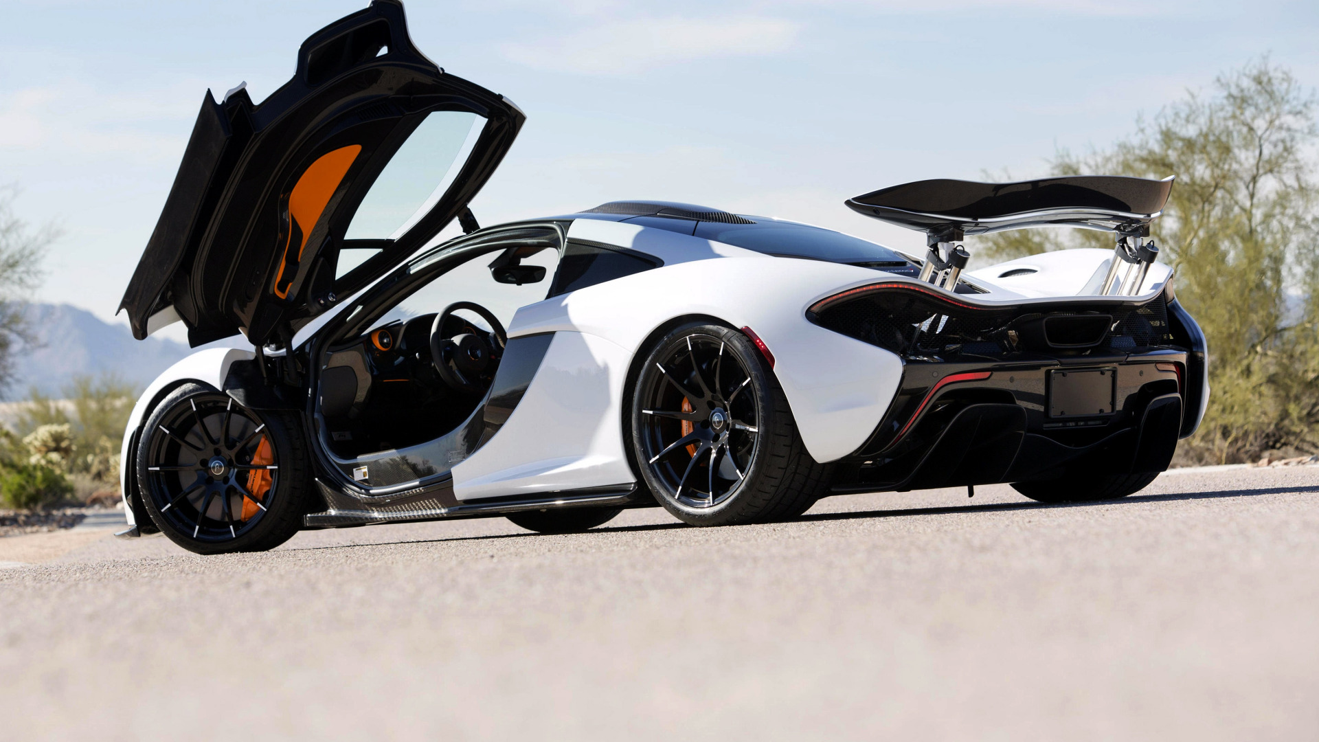 Скачать McLaren P1 обои на рабочий стол