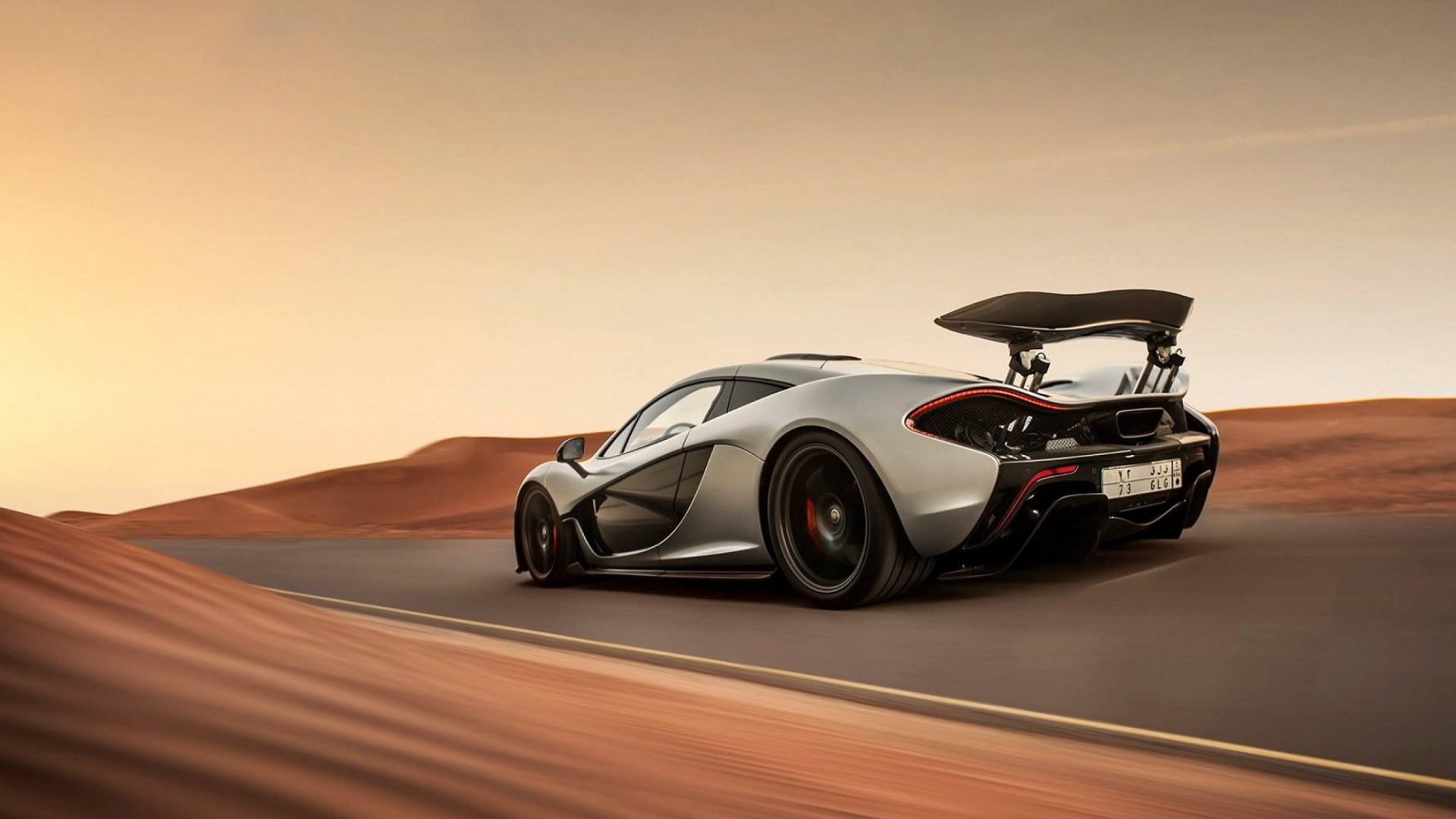 Скачать McLaren P1 обои на рабочий стол