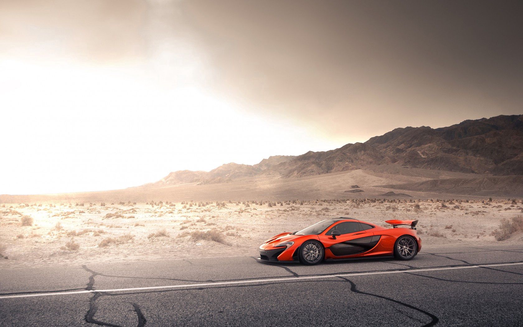 Скачать mclaren, p1, вид сбоку, дорога обои на рабочий стол