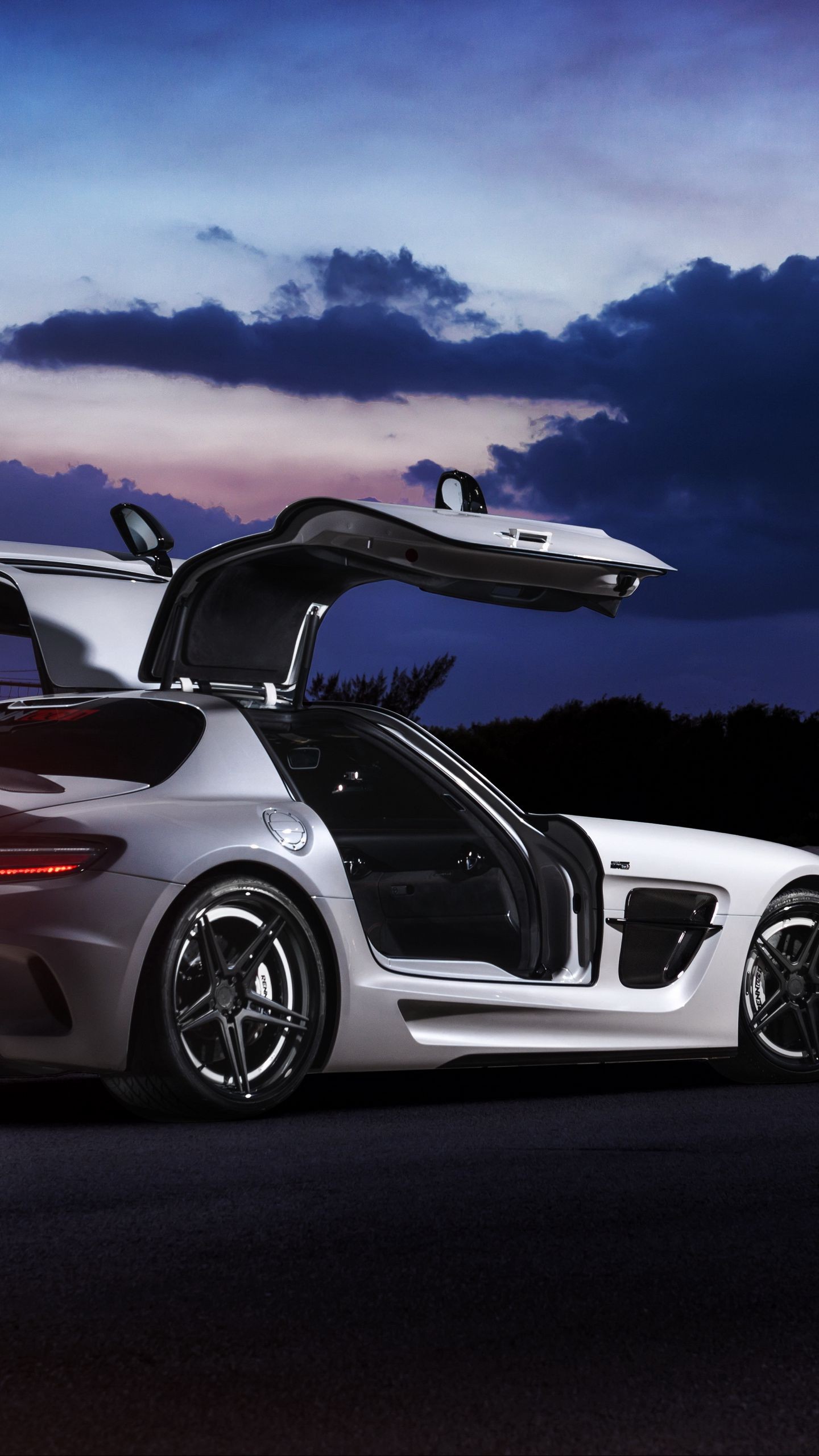 Скачать mercedes sls, black series, renntech, ночь, природа, тюнинг обои для телефона