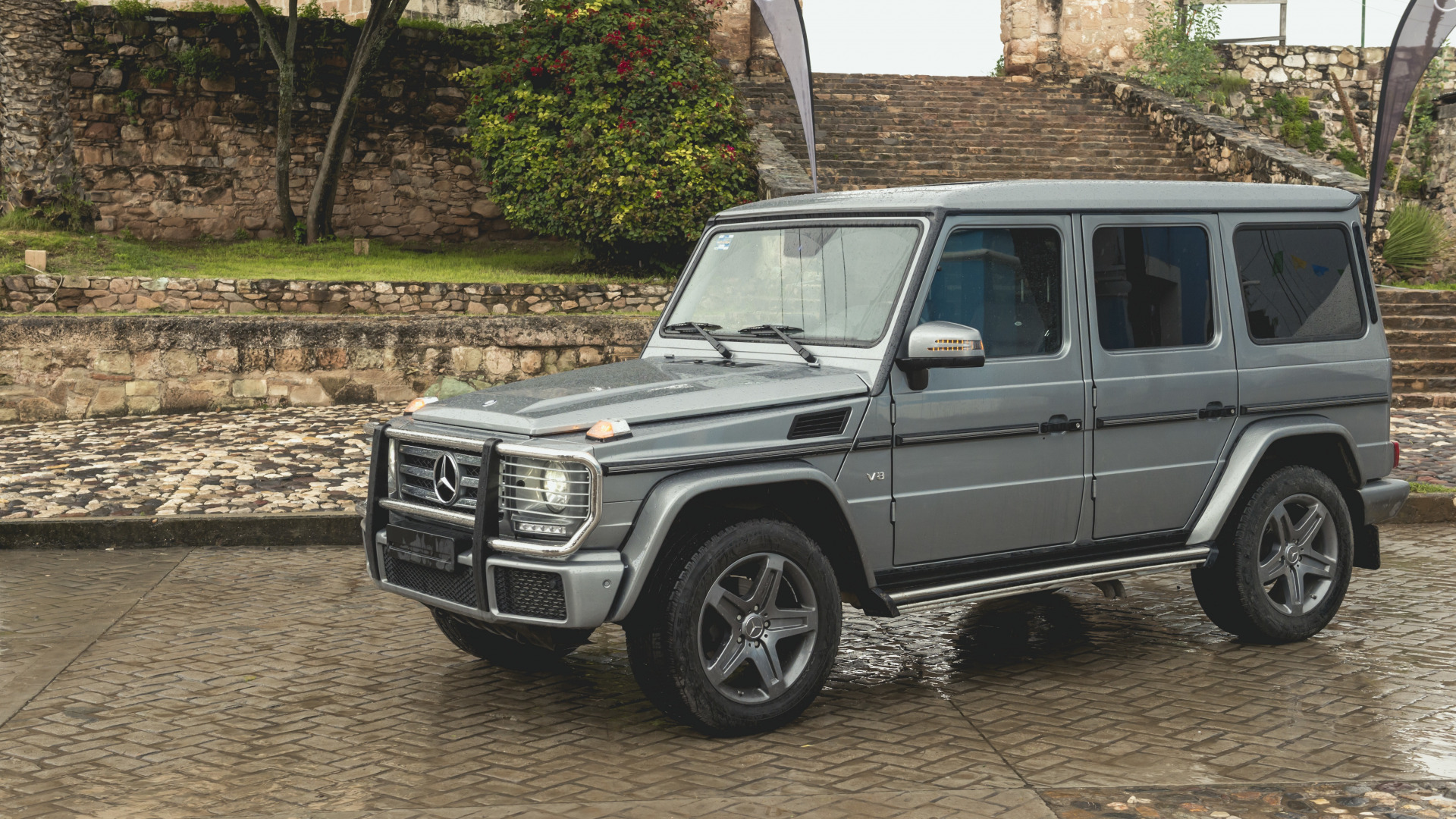 Скачать Mercedes-Benz G500 обои на рабочий стол