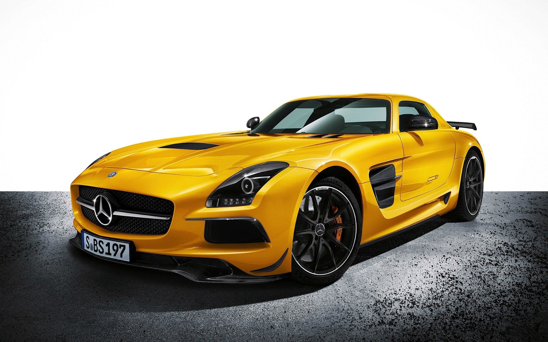 Скачать mercedes-benz, sls amg, желтый, авто обои на рабочий стол