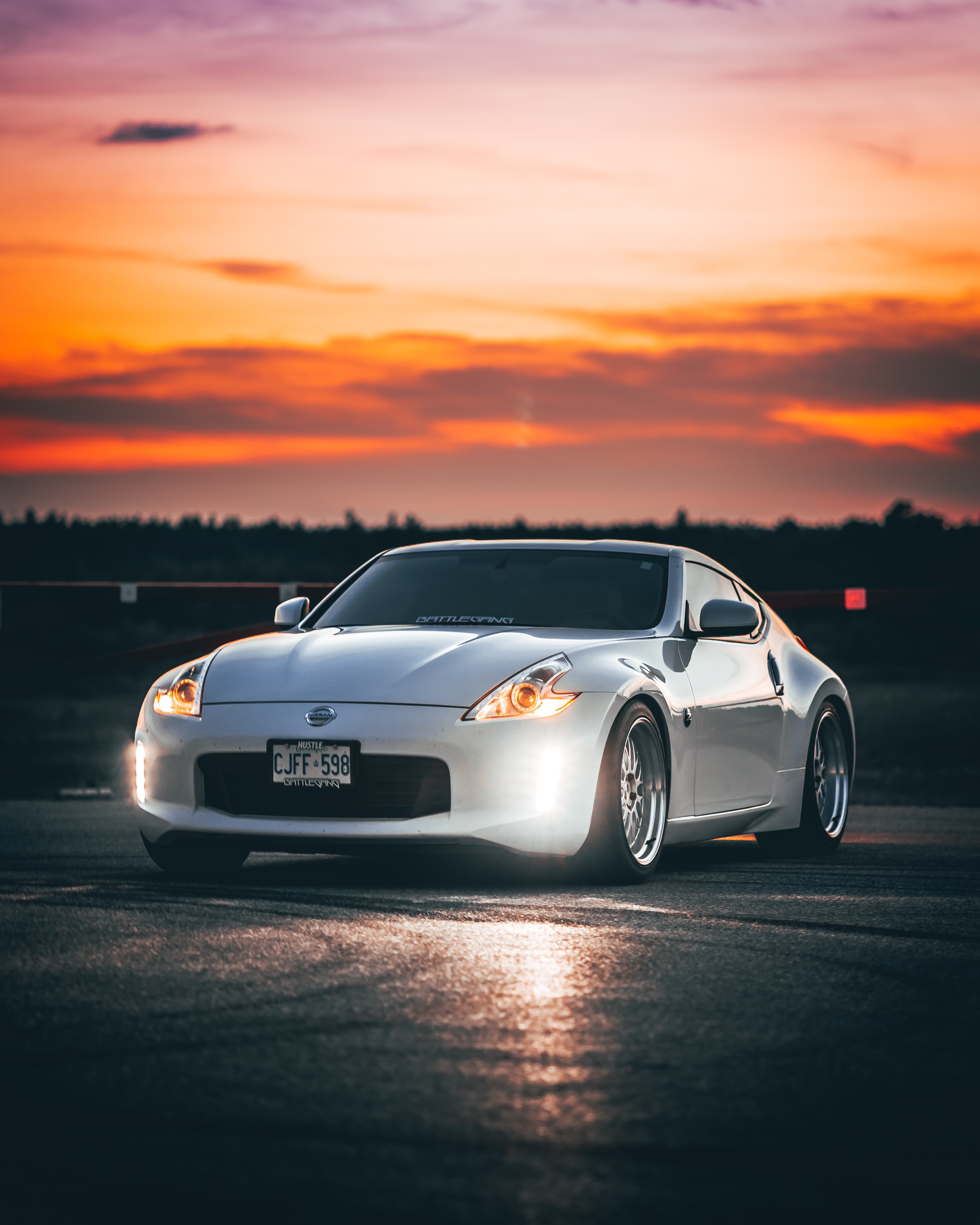 Скачать nissan 350z, nissan, спорткар, автомобиль, фары, закат обои для телефона