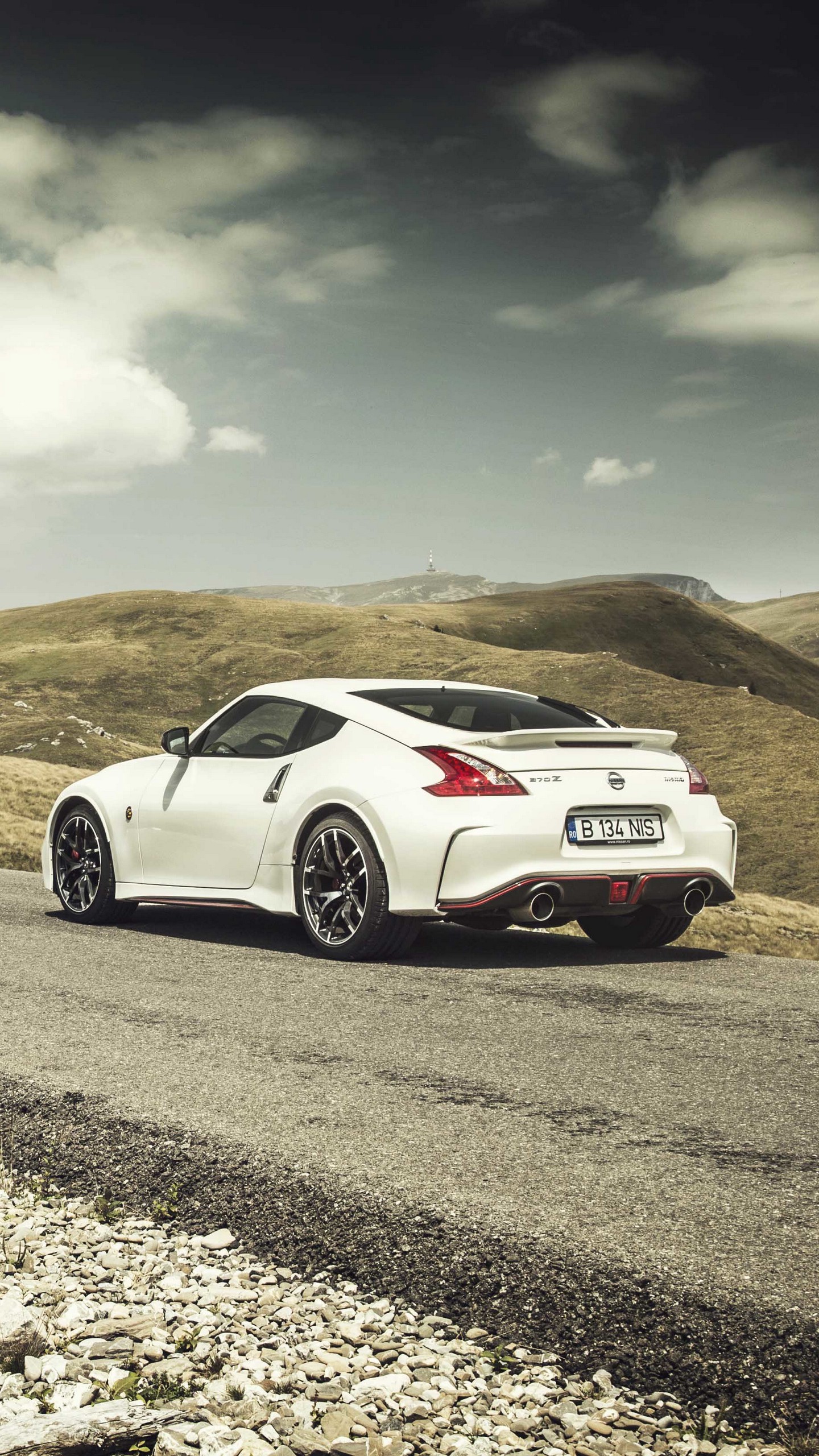 Скачать nissan, 370z, дорога, белый, вид сбоку обои для телефона