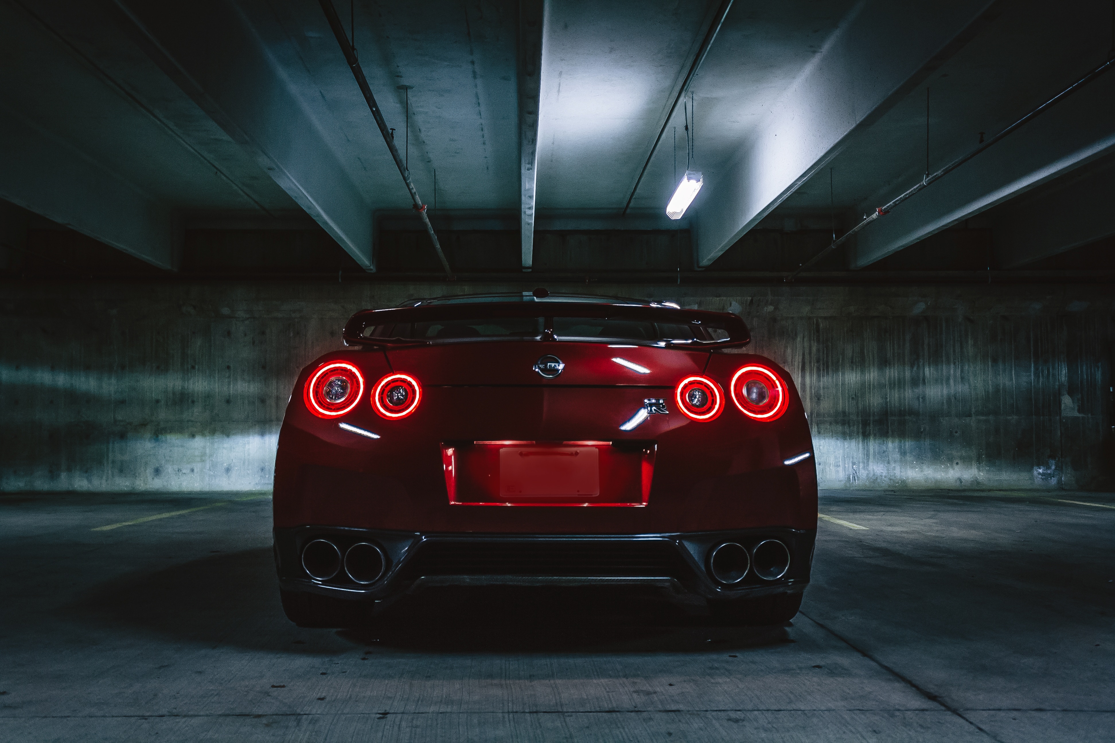 Скачать nissan gtr, nissan, фары, вид сзади, темный обои на рабочий стол