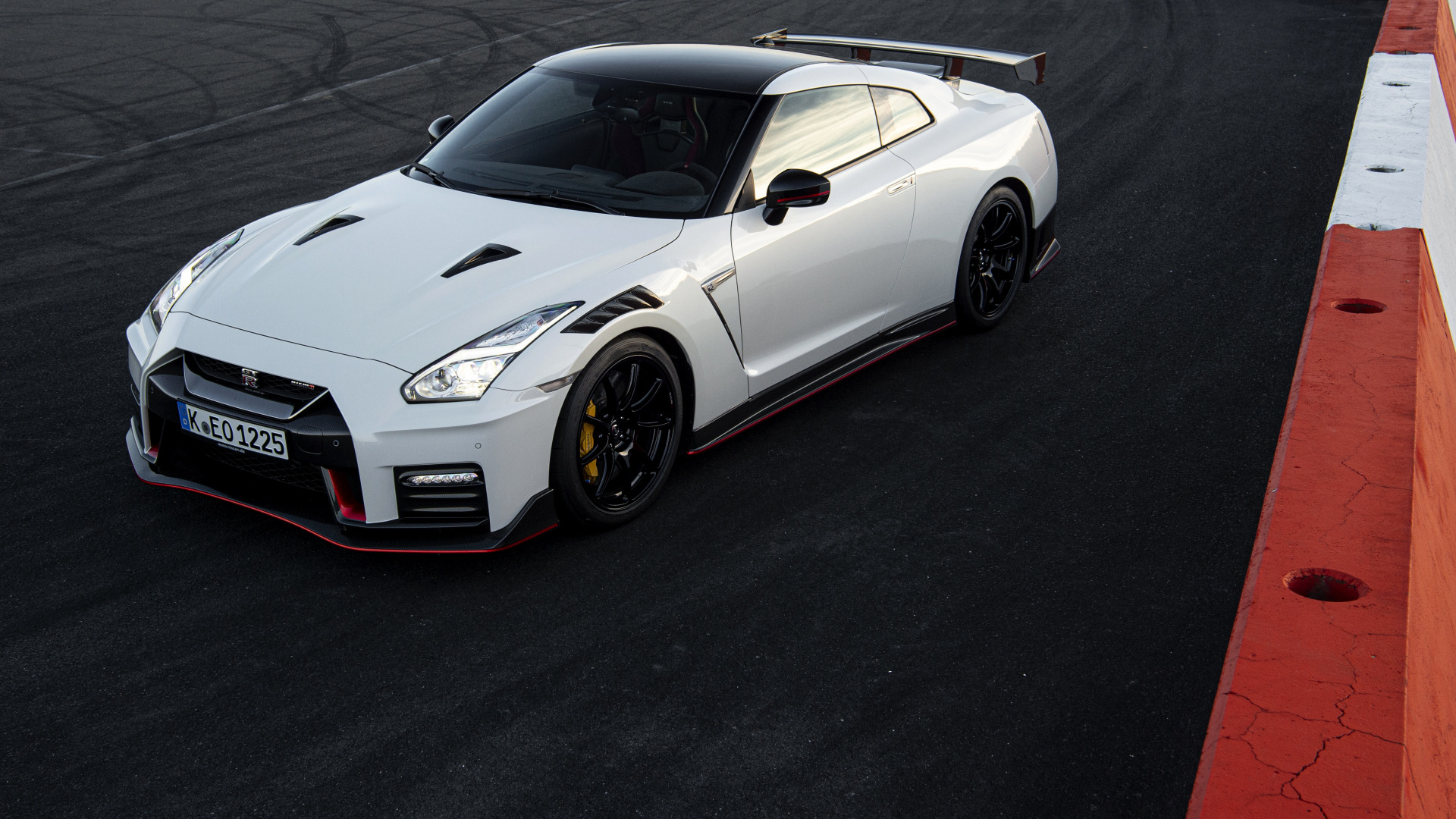 Скачать Nissan GT-R R35 обои на рабочий стол