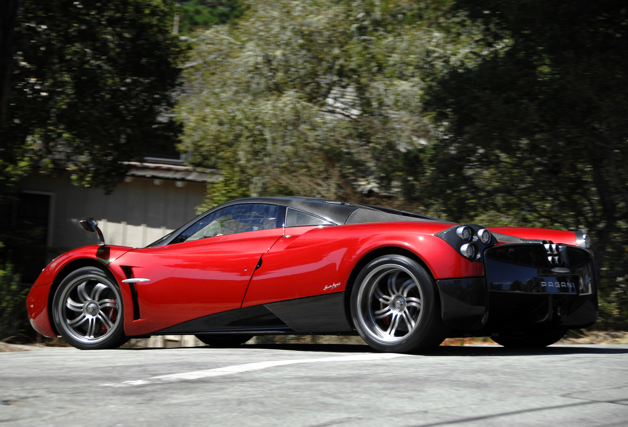 Скачать pagani, huayra, supercar, красный, вид сбоку обои на рабочий стол