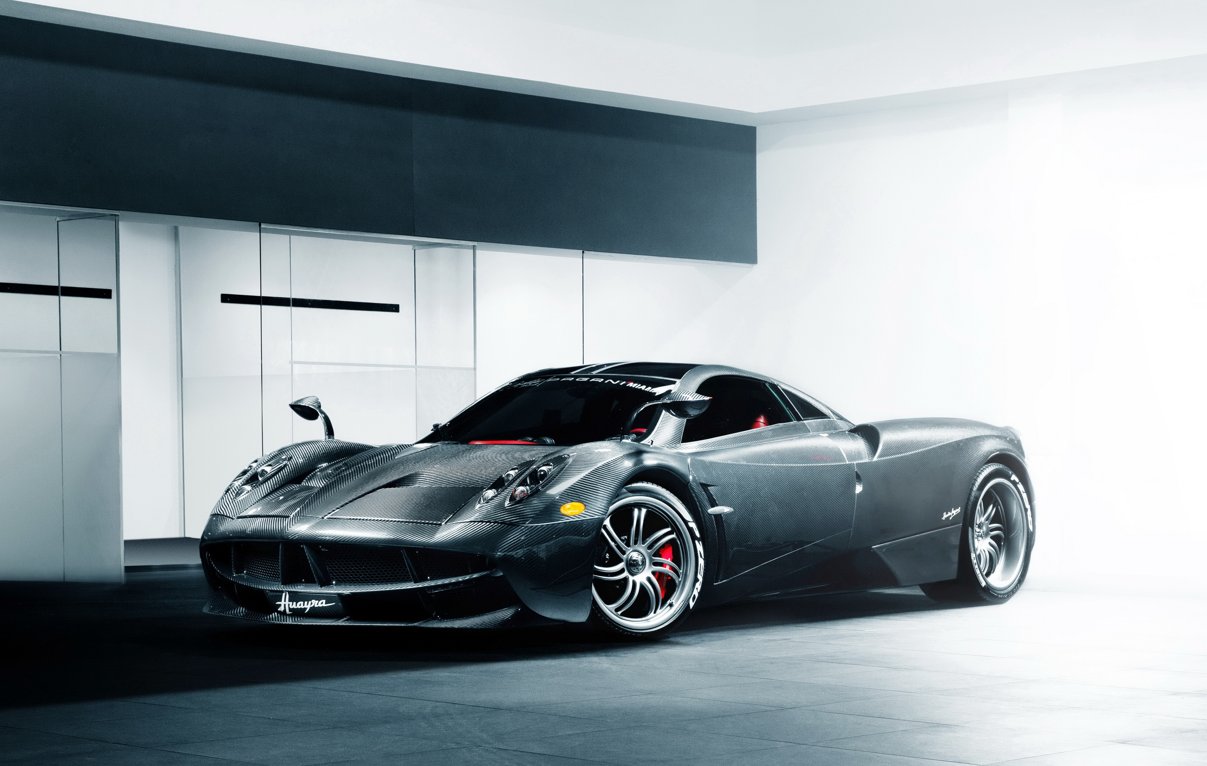 Скачать pagani, huayra, вид сбоку обои на рабочий стол