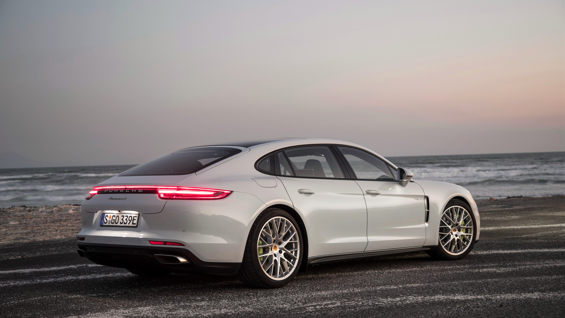 Скачать Porsche Panamera 4 E-Hybrid Executive обои на рабочий стол