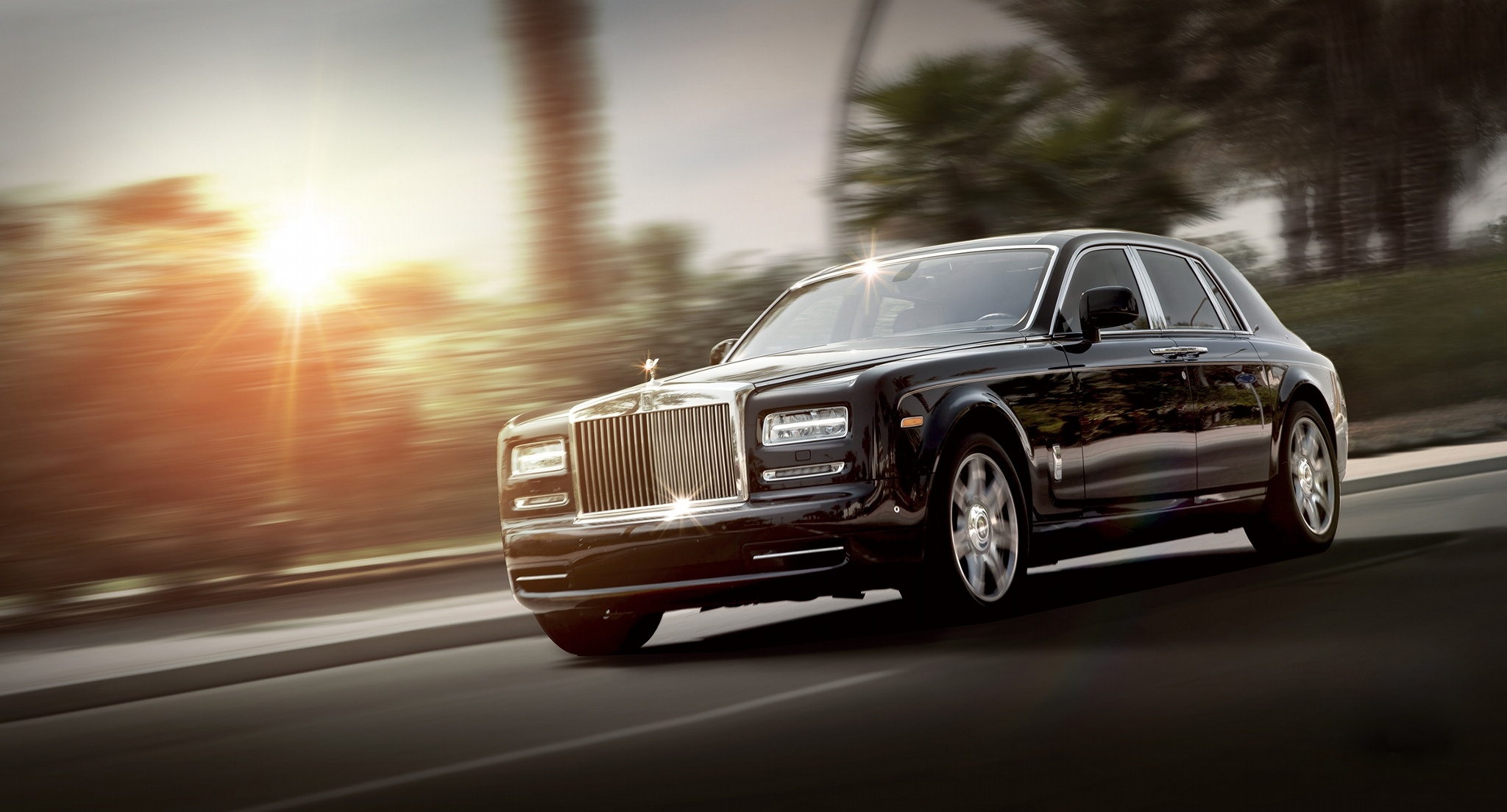 Скачать rolls royce, phantom, luxury, вид сбоку, черный, движение обои на рабочий стол