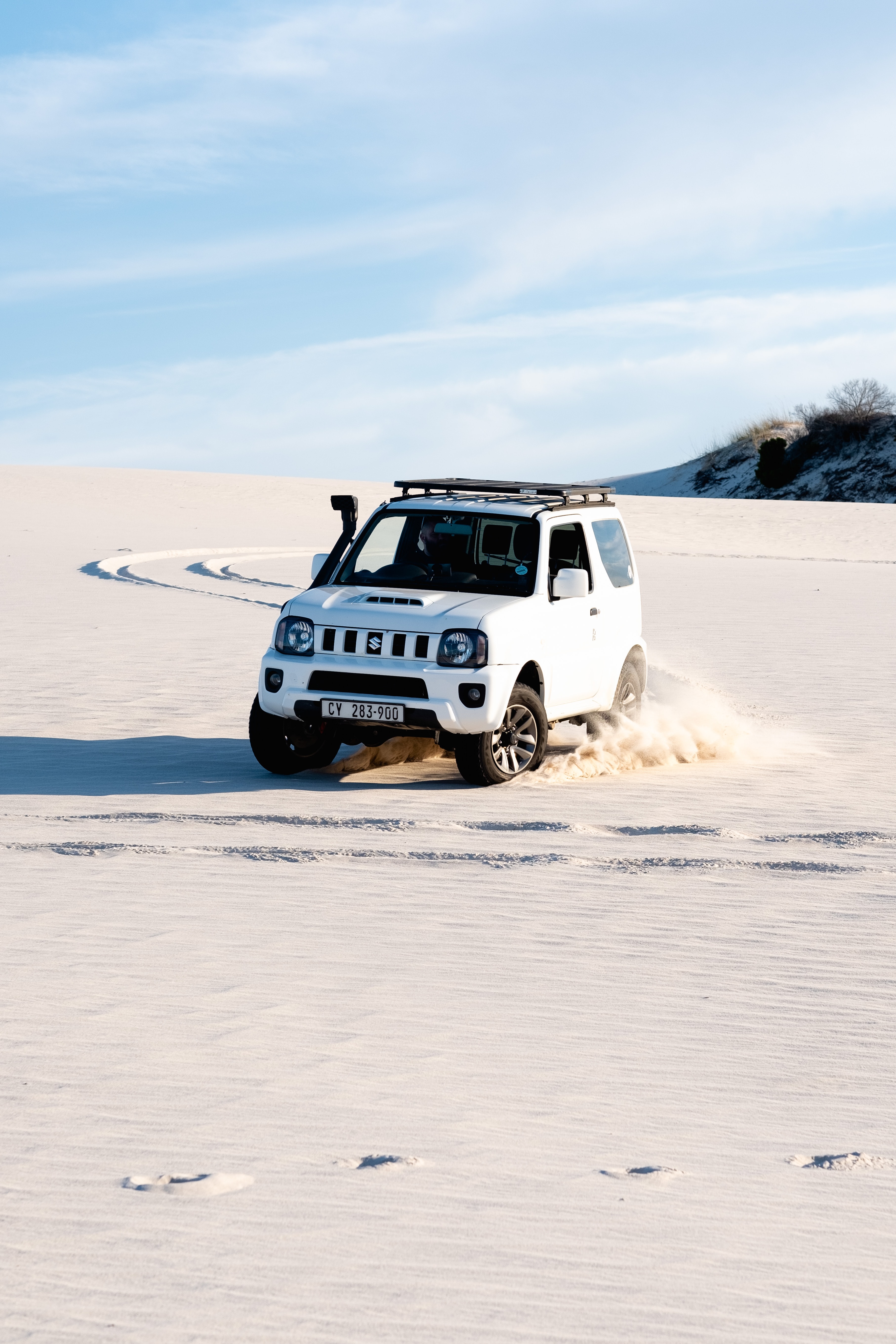 Скачать suzuki jimny, suzuki, внедорожник, пустыня, песок обои для телефона