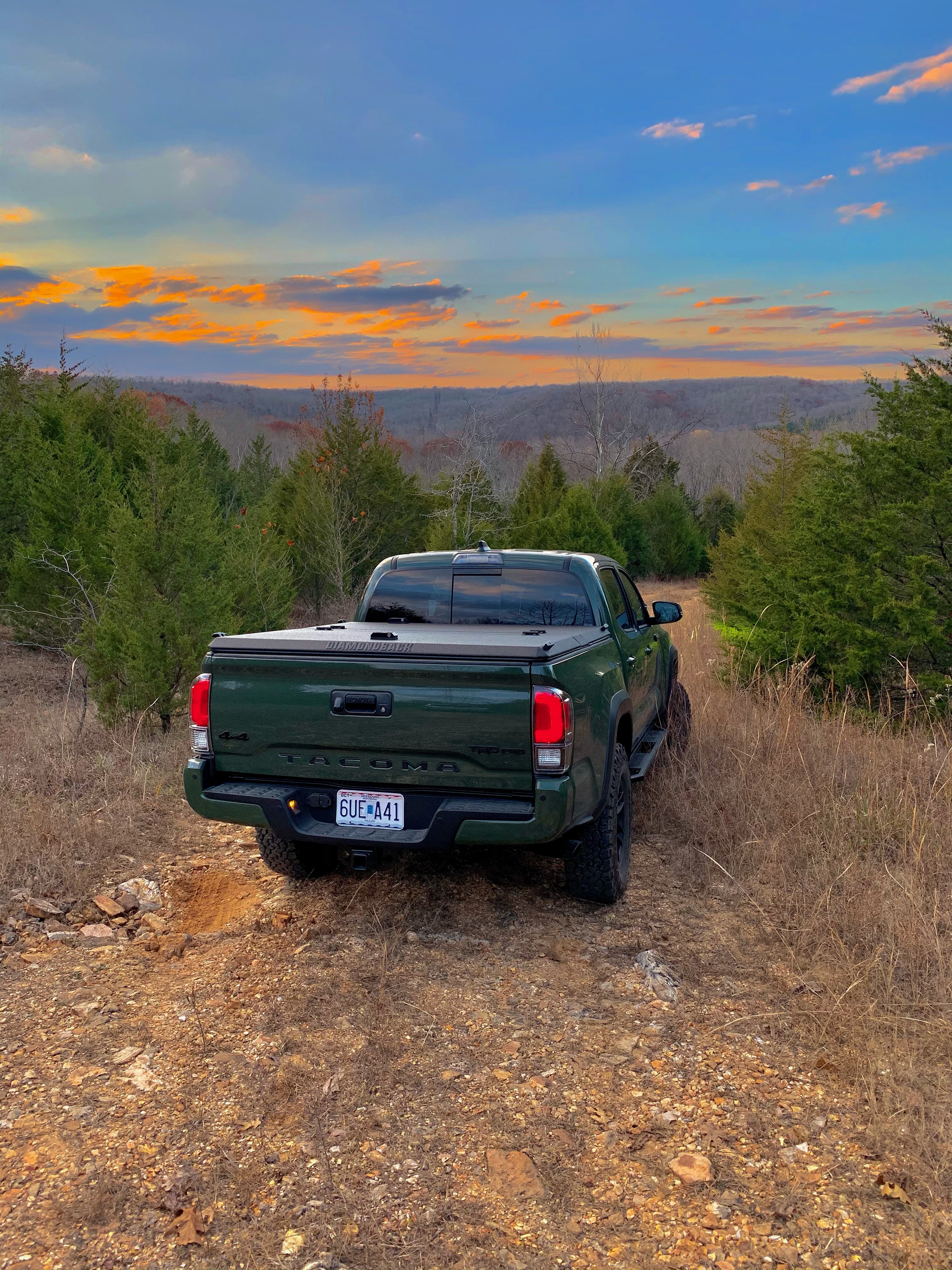 Скачать toyota tacoma, toyota, автомобиль, пикап, внедорожник, зеленый обои для телефона