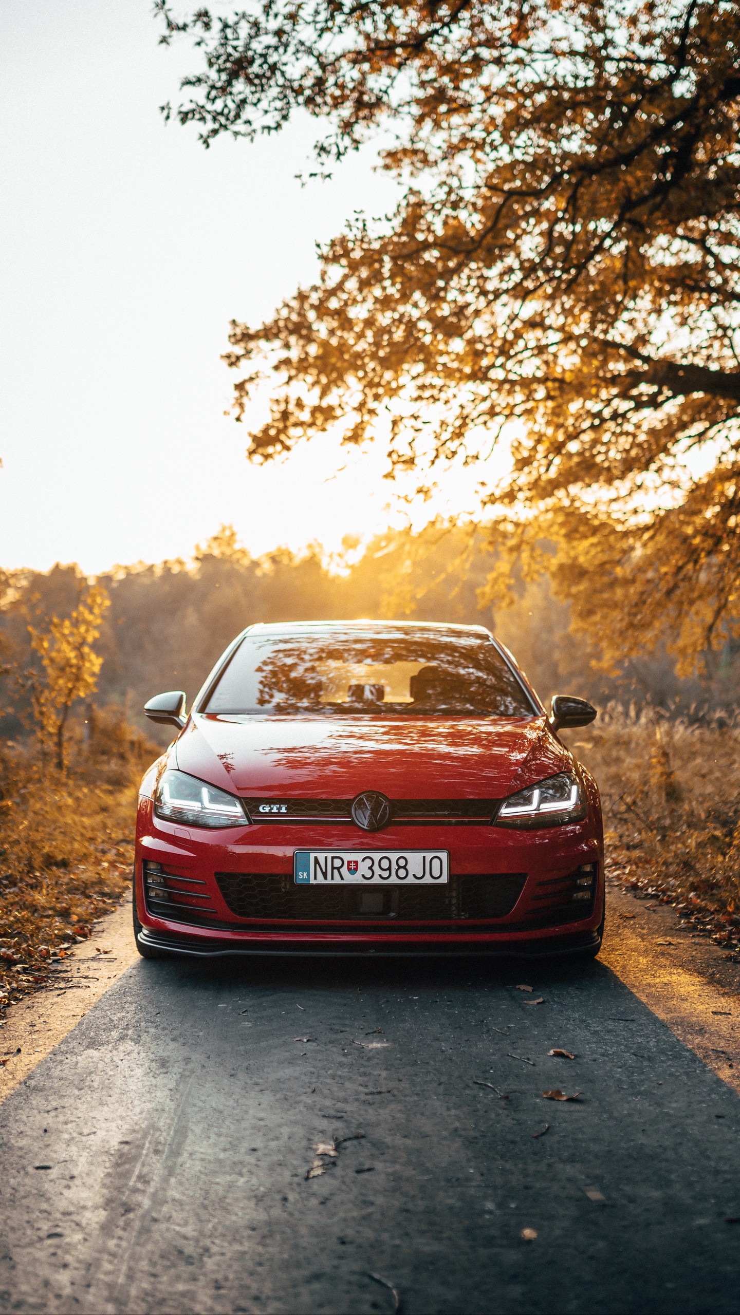 Скачать volkswagen golf gti, volkswagen, машина, красный, вид спереди обои для телефона