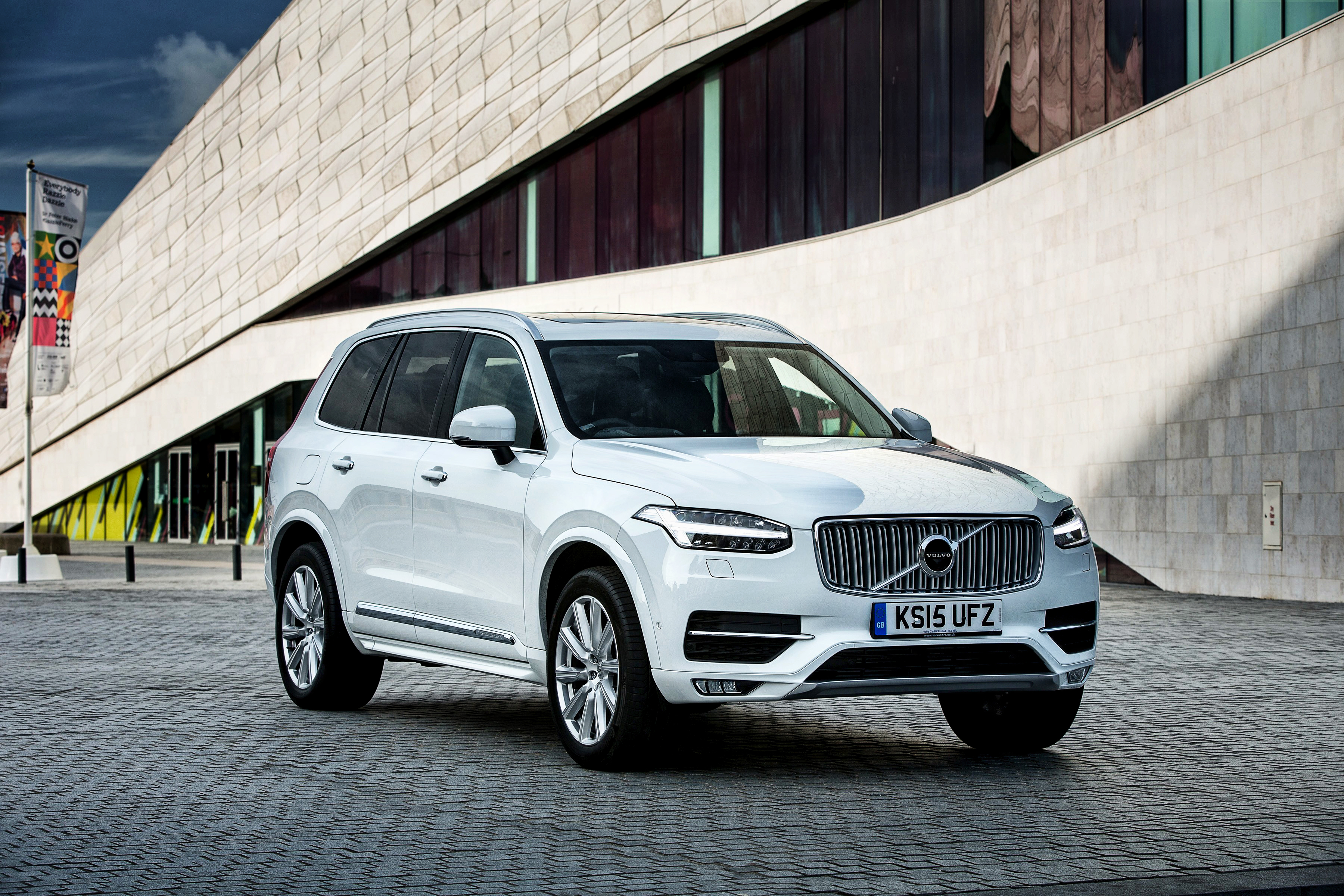 Скачать volvo, xc90, inscription, uk-spec, белый, вид сбоку обои на рабочий стол