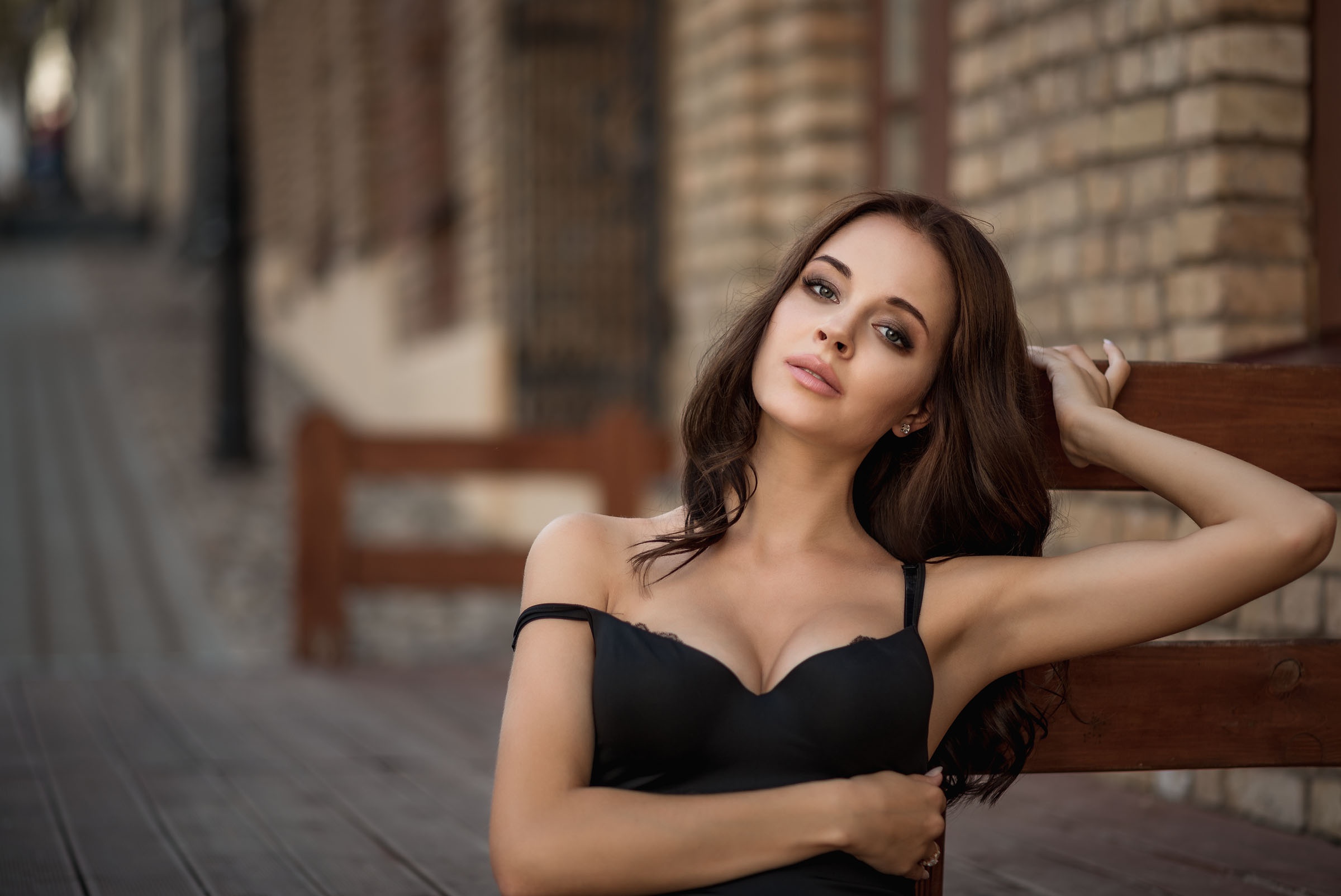 Скачать brunette обои на рабочий стол