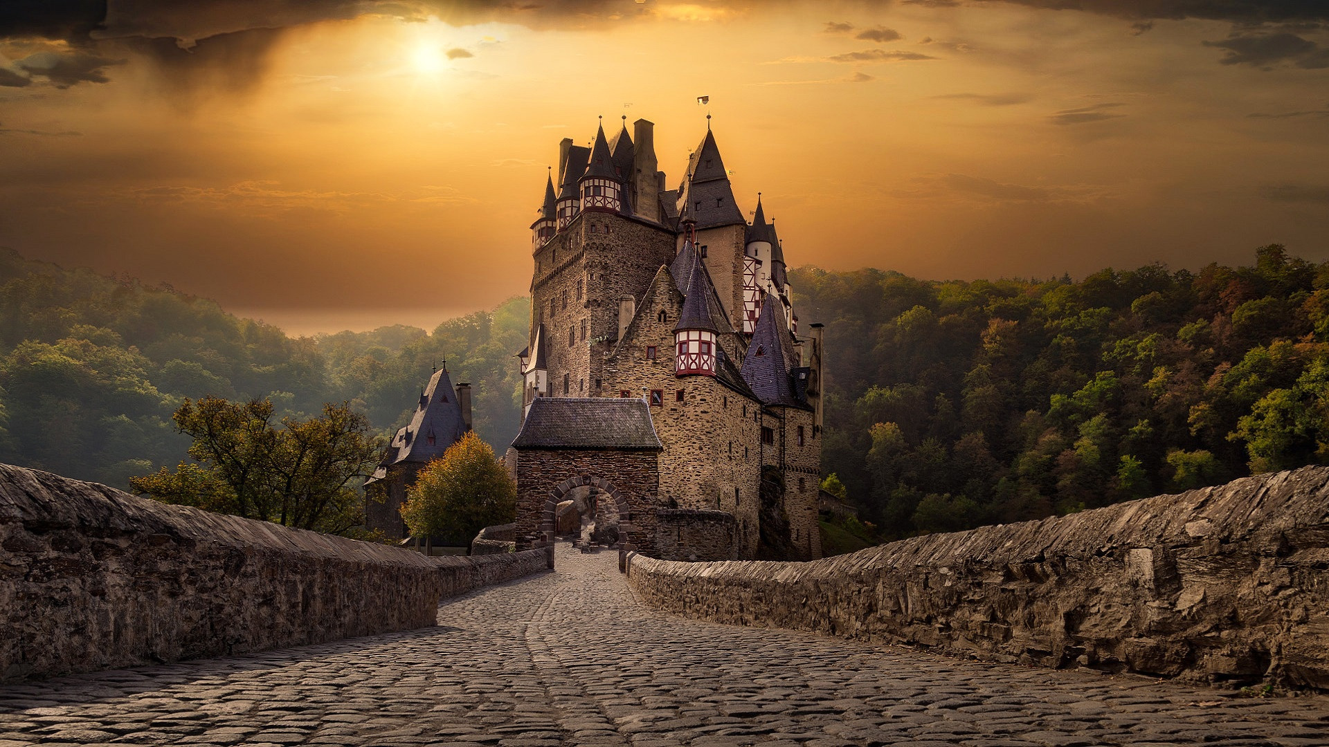 Скачать Burg Eltz обои на рабочий стол