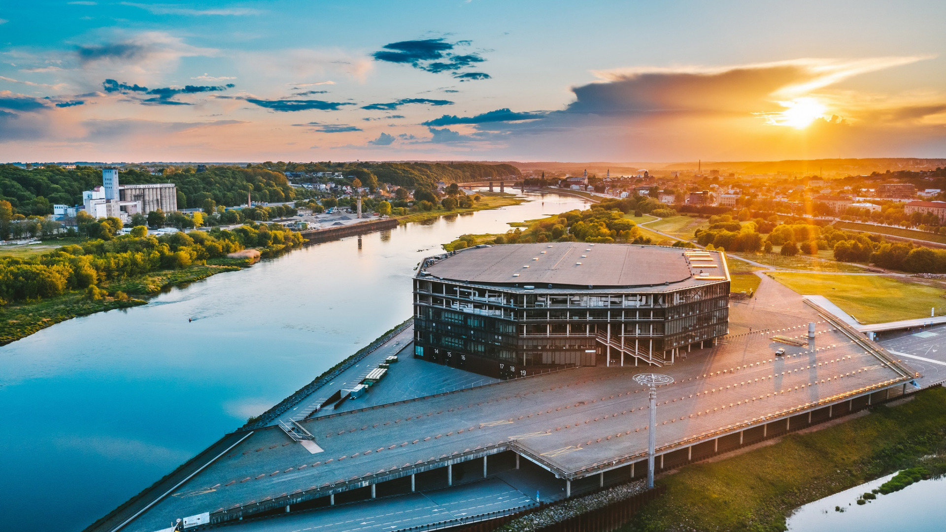 Скачать Kaunas обои на рабочий стол