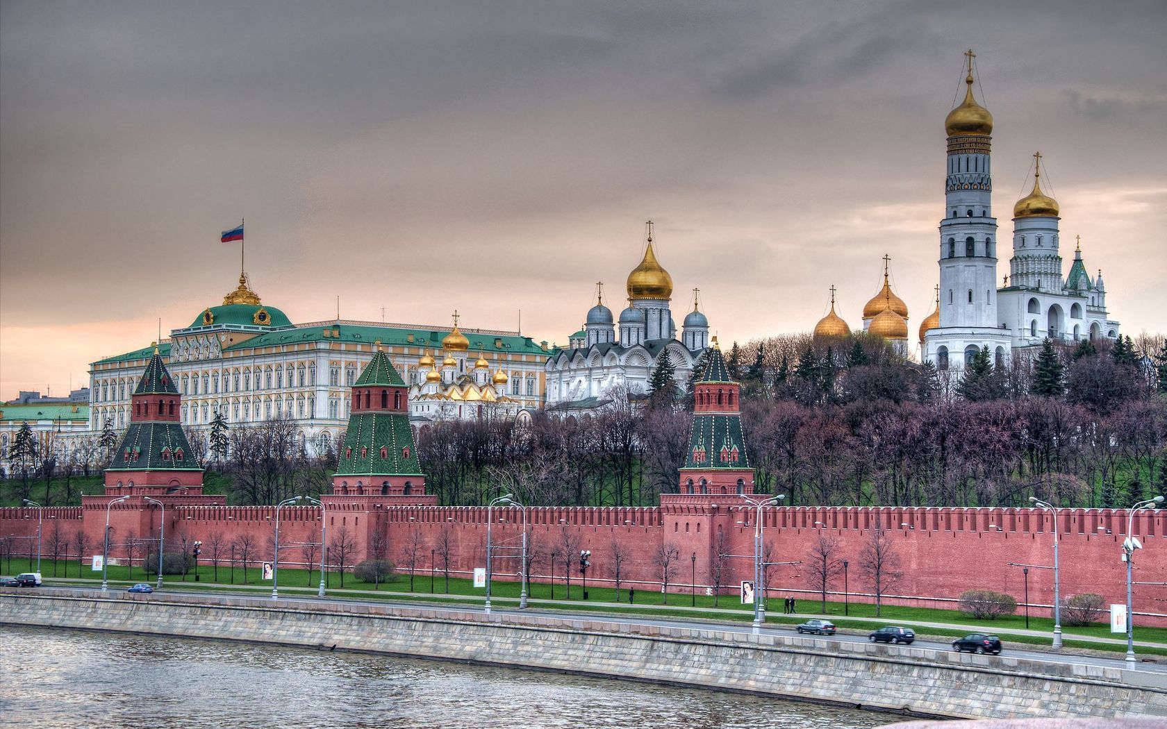 Скачать москва, кремль, кремлёвская стена, набережная, церковь, храм, столица обои на рабочий стол