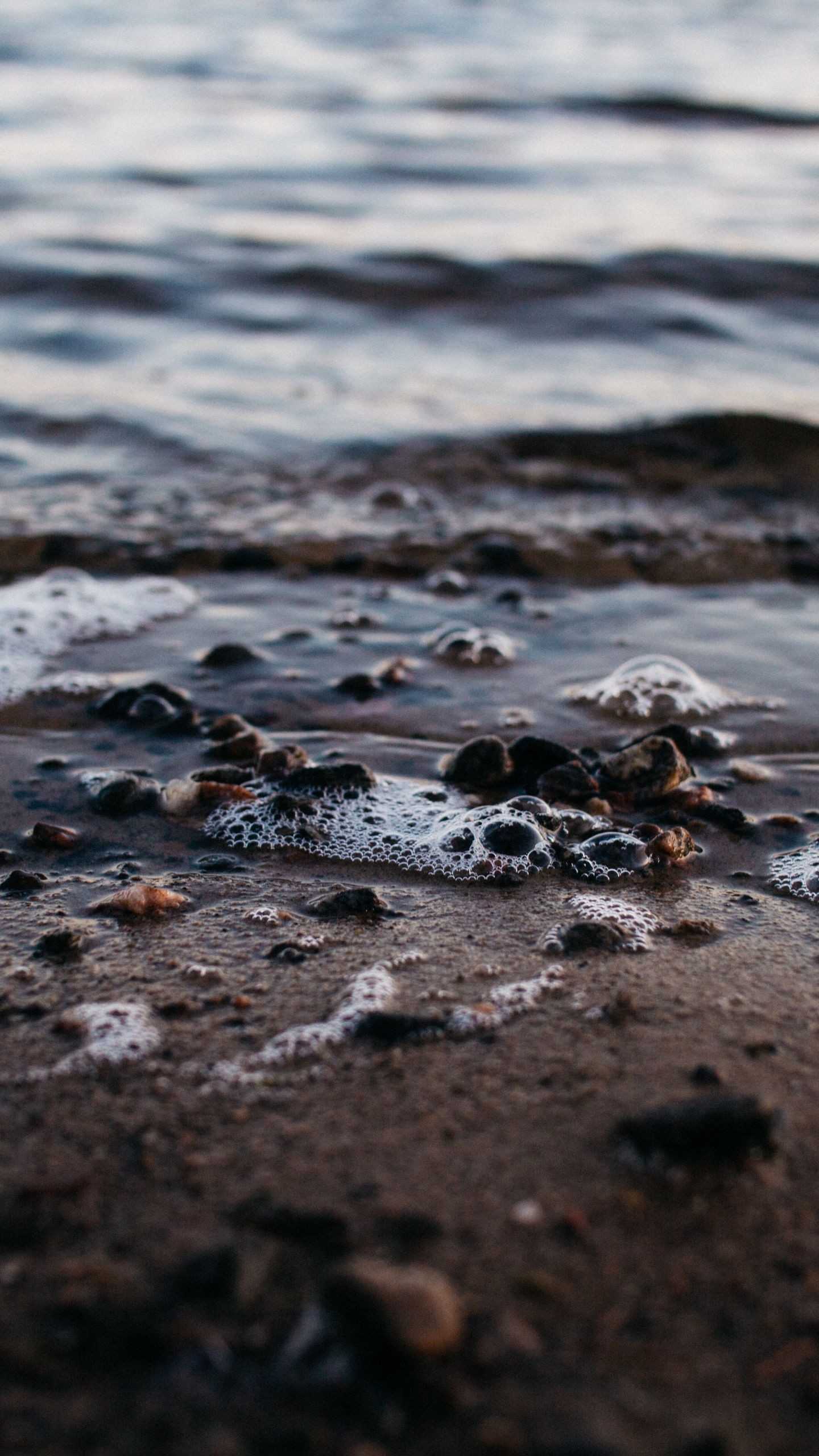 Скачать пляж, волны, вода, песок, галька обои для телефона