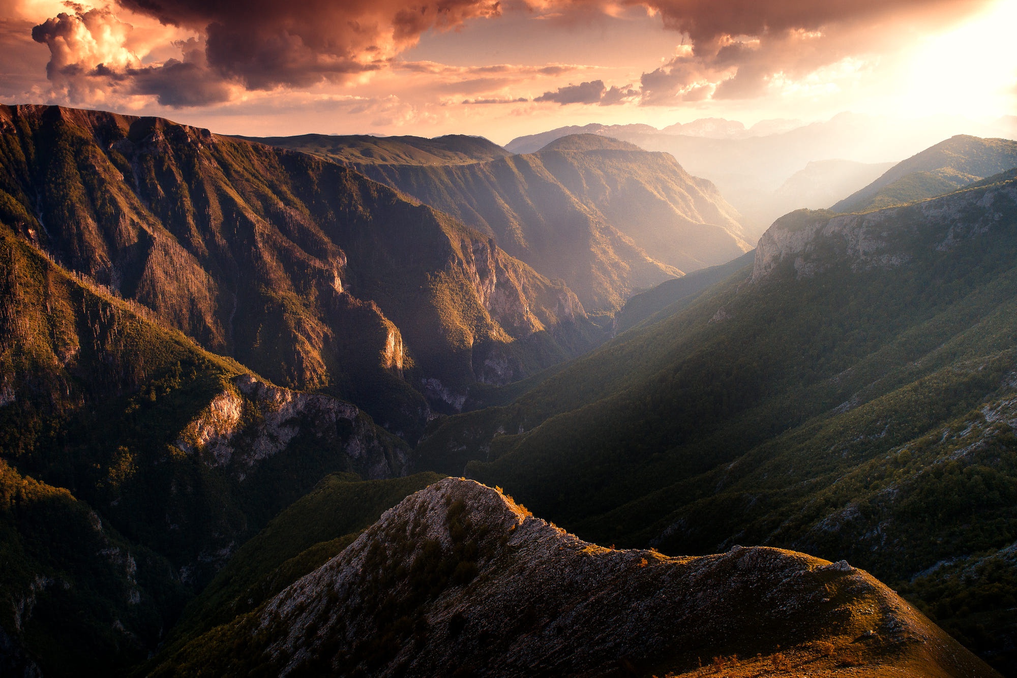 Скачать Canyon of Rakitnica river обои на рабочий стол