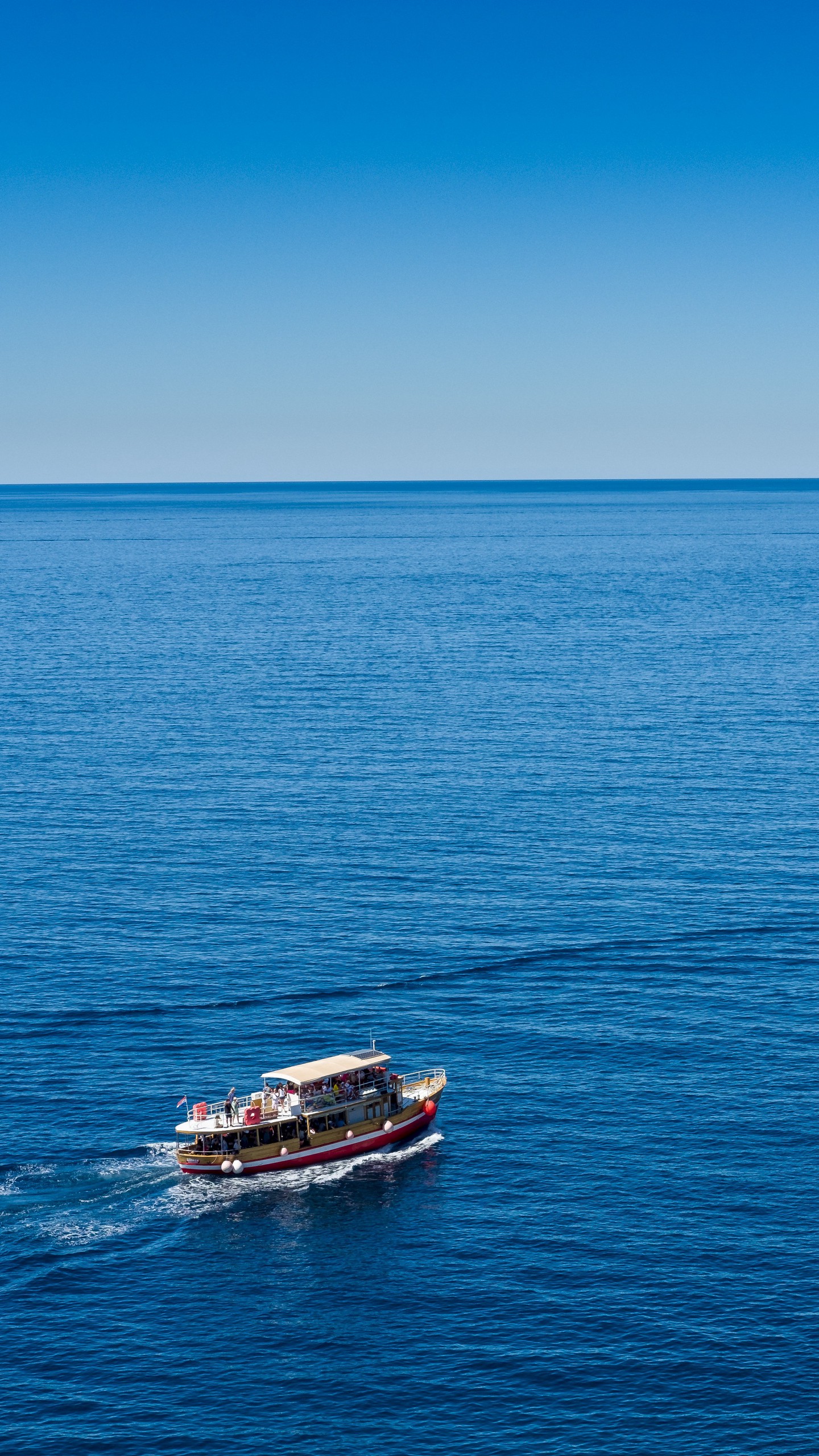 Скачать море, корабль, горизонт, рябь, вода обои для телефона