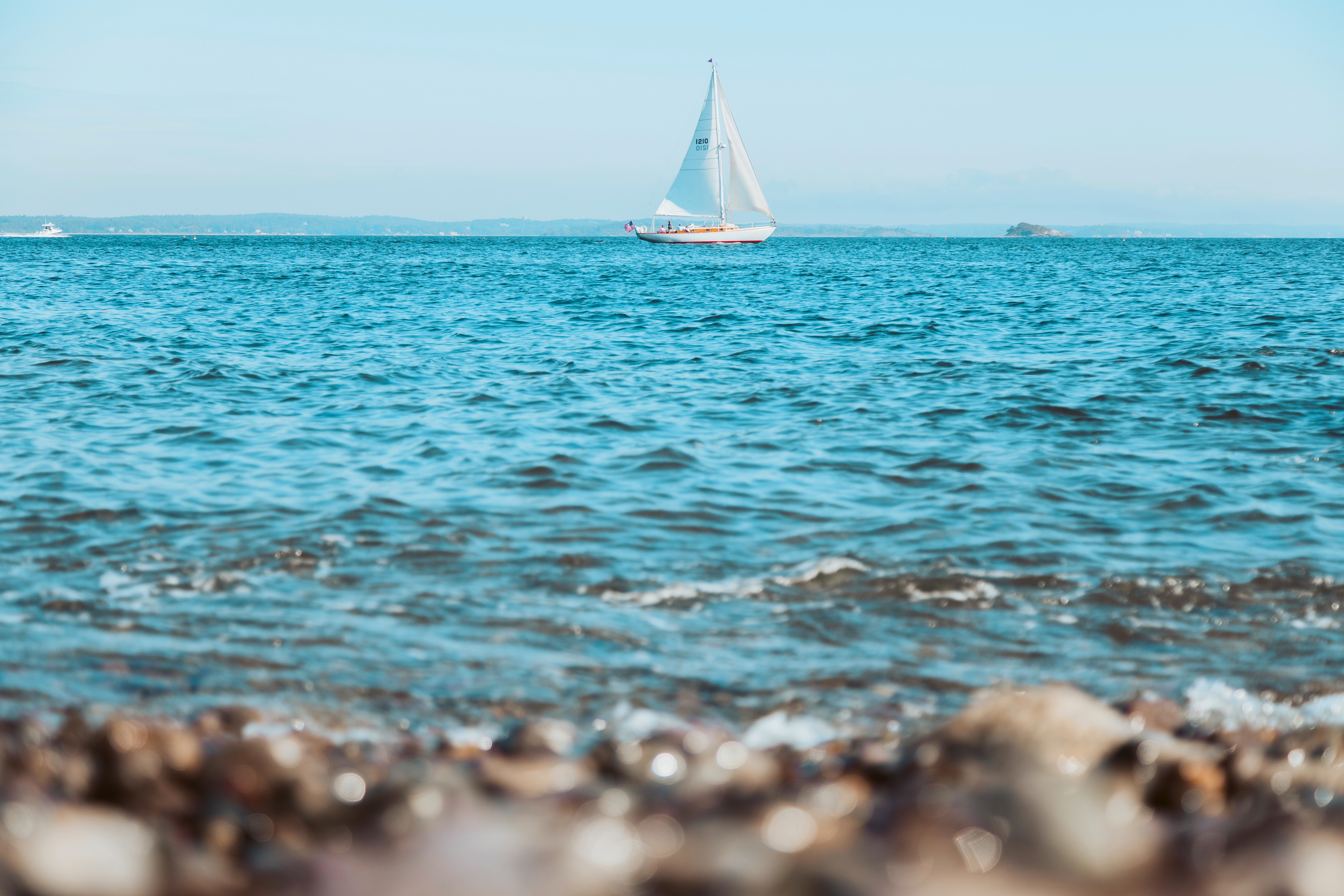 Скачать море, лодка, парусник, вода, волны обои на рабочий стол