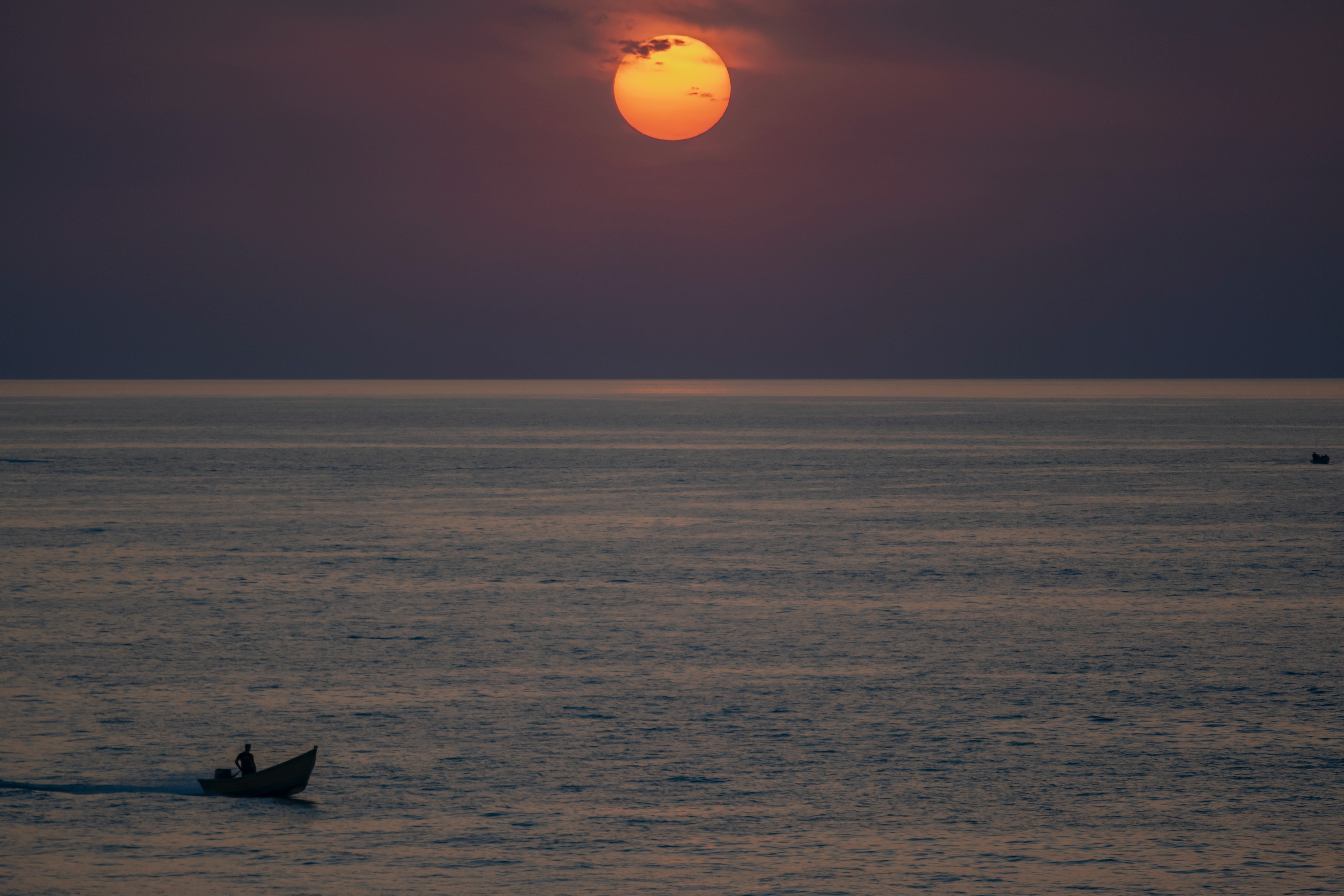 Скачать море, луна, горизонт, ночь обои на рабочий стол