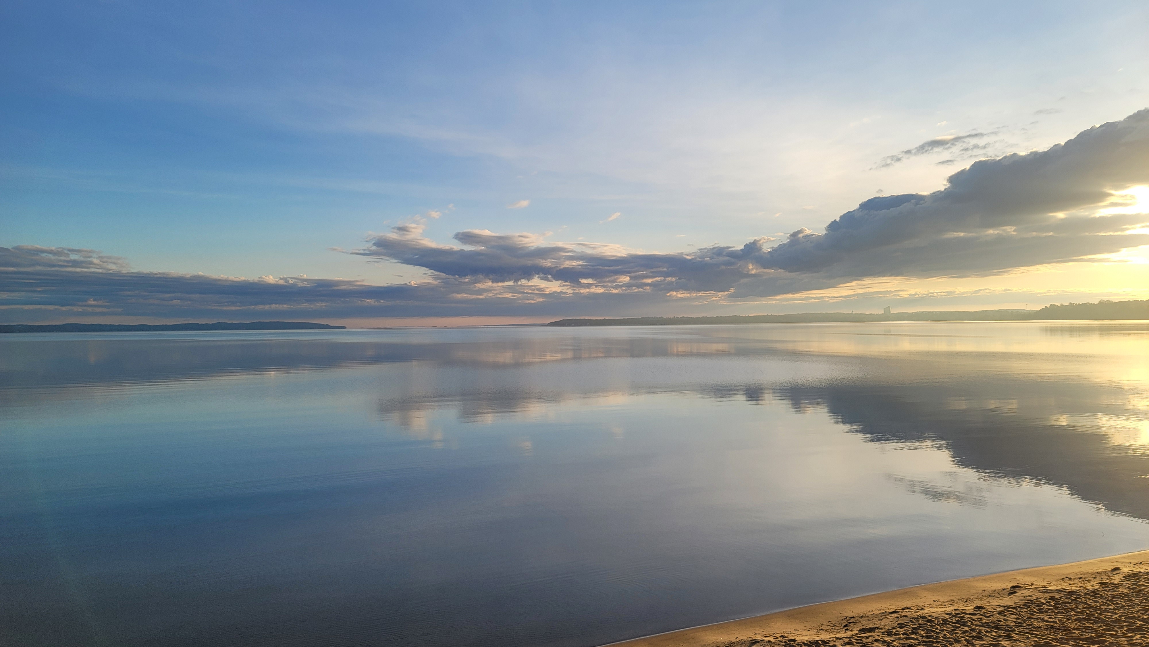 Скачать море, вода, облака, отражение, сумерки обои на рабочий стол