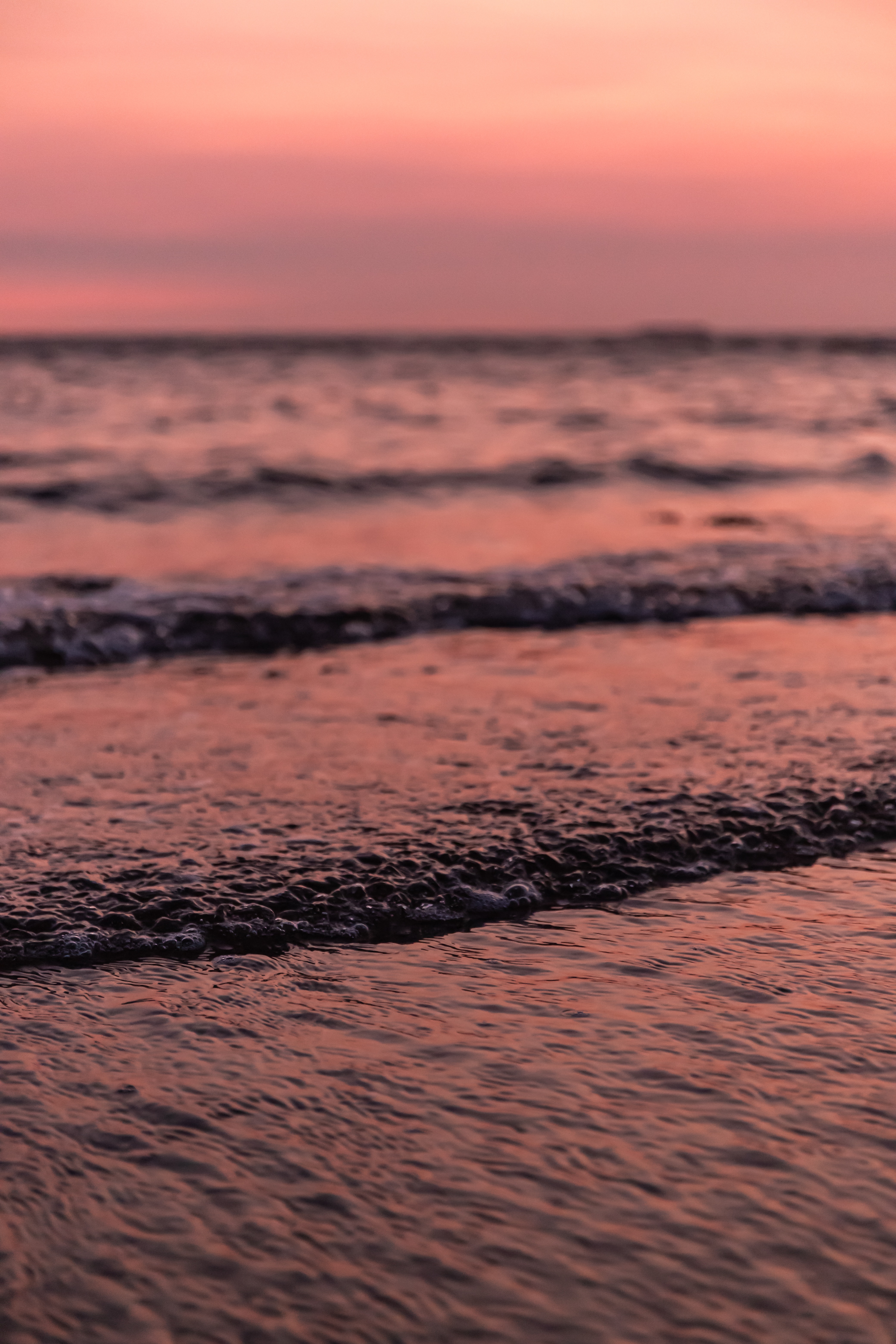 Скачать волны, вода, море, сумерки обои для телефона